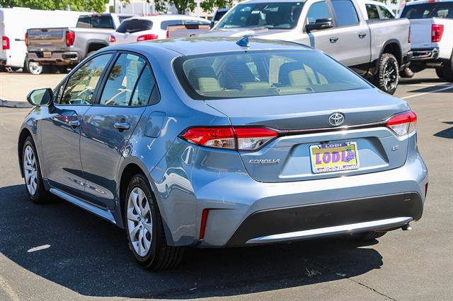 Used 2022 Toyota Corolla LE image 2
