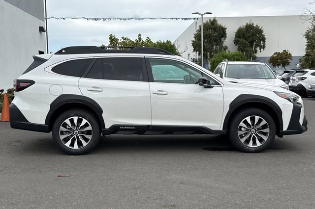 Used 2025 Subaru Outback Limited image 3