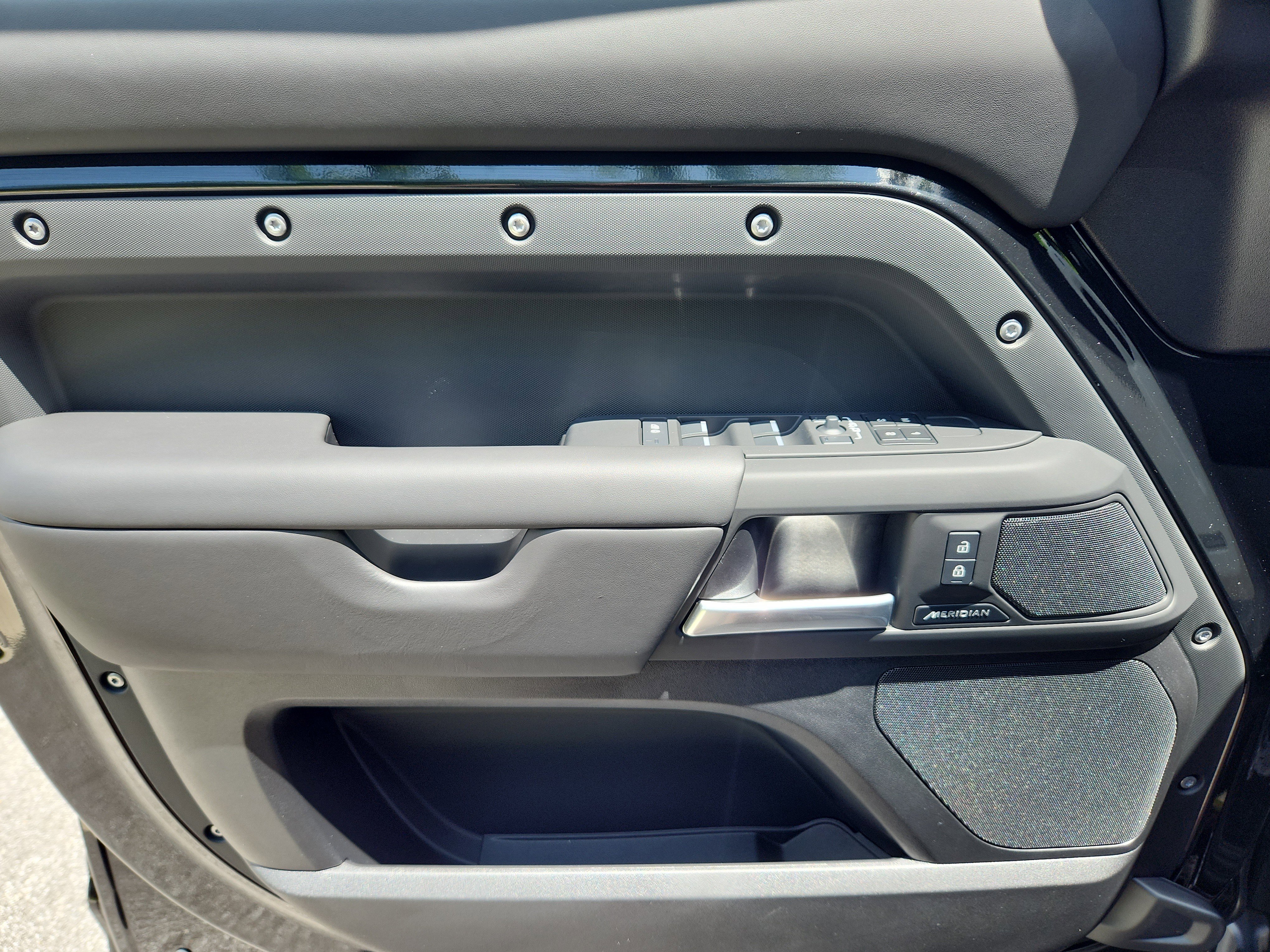 Used 2025 Land Rover Defender 130 S image 22