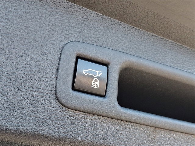 Used 2022 Toyota Sienna XLE image 28