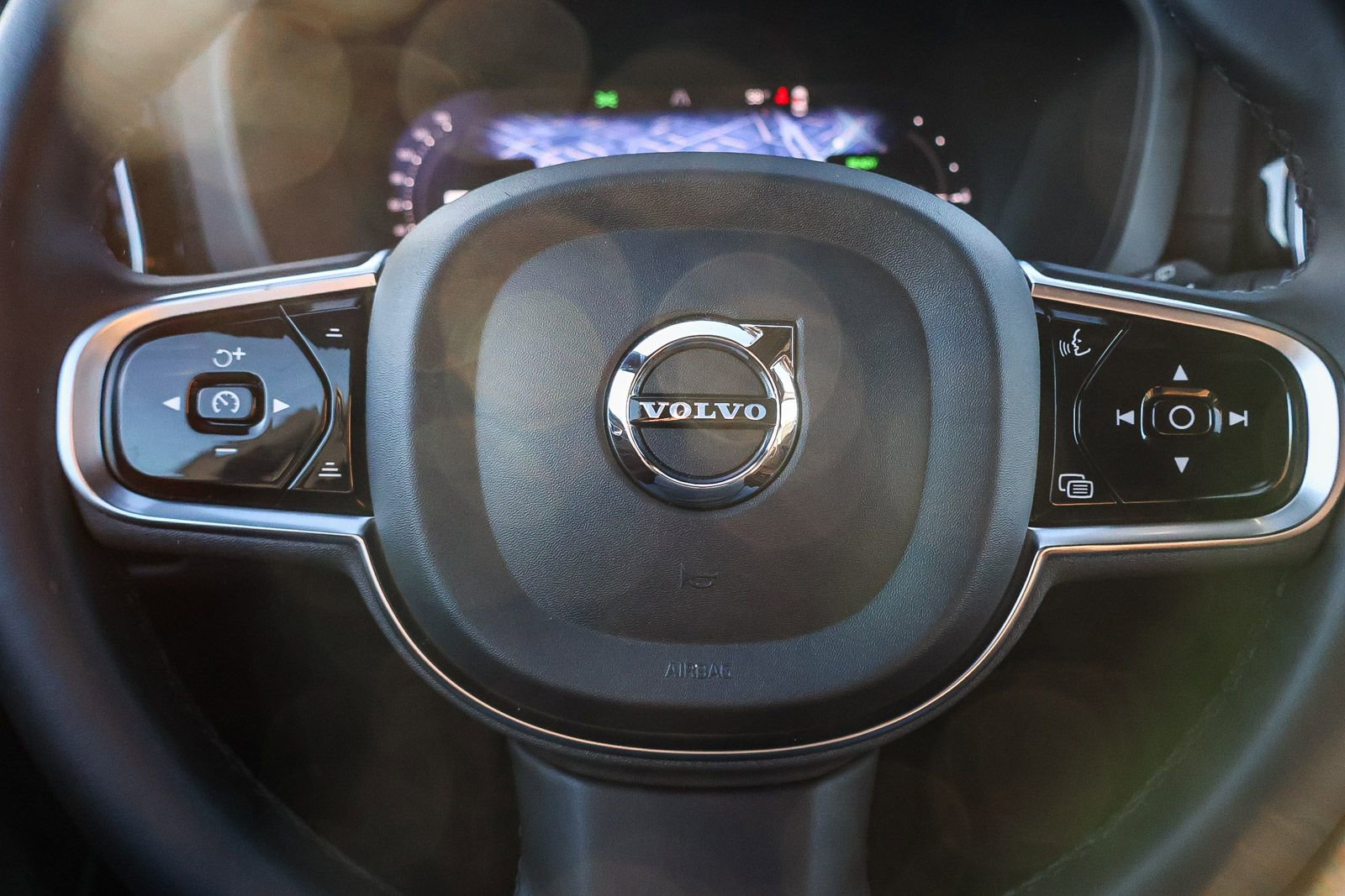 Used 2023 Volvo XC60 T8 Ultimate w/ Climate Package image 37