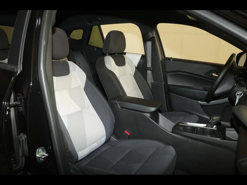 Used 2026 Chevrolet Trax RS w/ Driver Confidence Package FWD image 24
