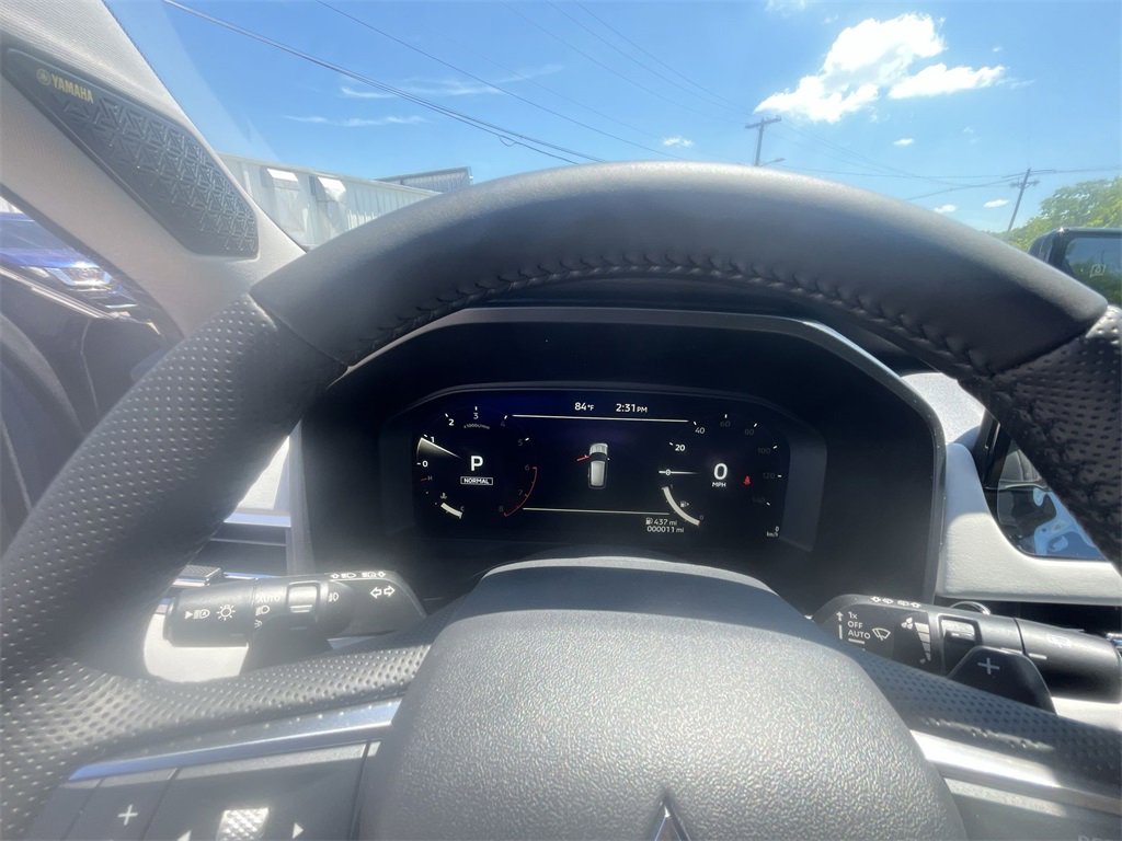 New 2025 Mitsubishi Outlander SE image 15