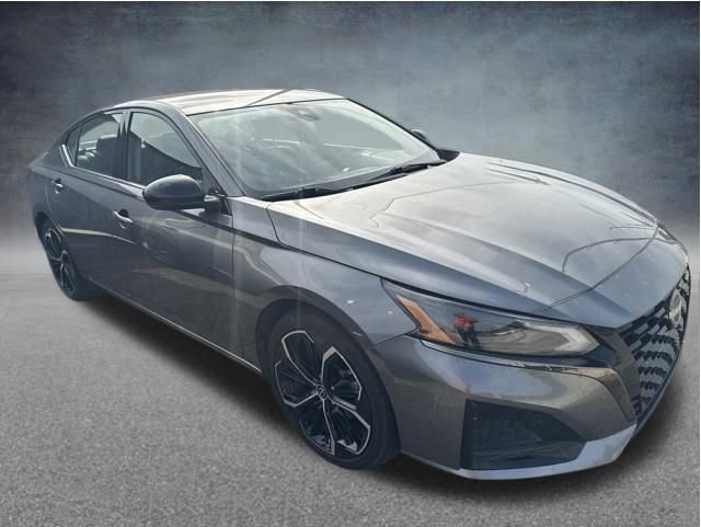 Used 2024 Nissan Altima 2.5 SR FWD image 8