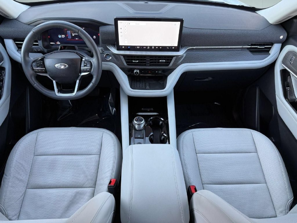 Used 2025 Ford Explorer Platinum w/ Ultimate Package AWD/4WD image 29