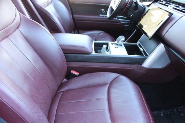 Used 2024 Land Rover Range Rover SE image 3