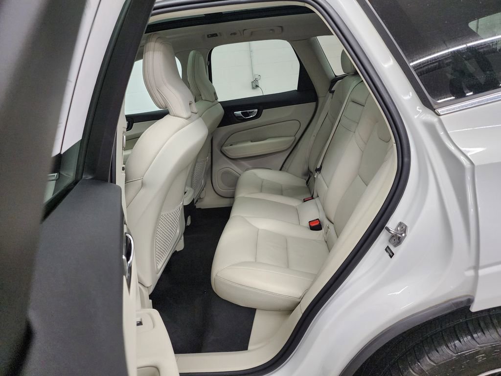 Used 2020 Volvo XC60 T6 Momentum AWD/4WD image 27
