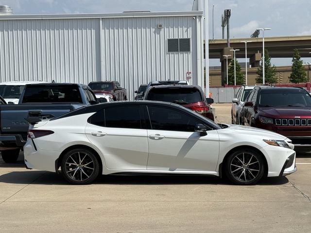 Used 2022 Toyota Camry XSE w/ Navigation Package FWD image 3