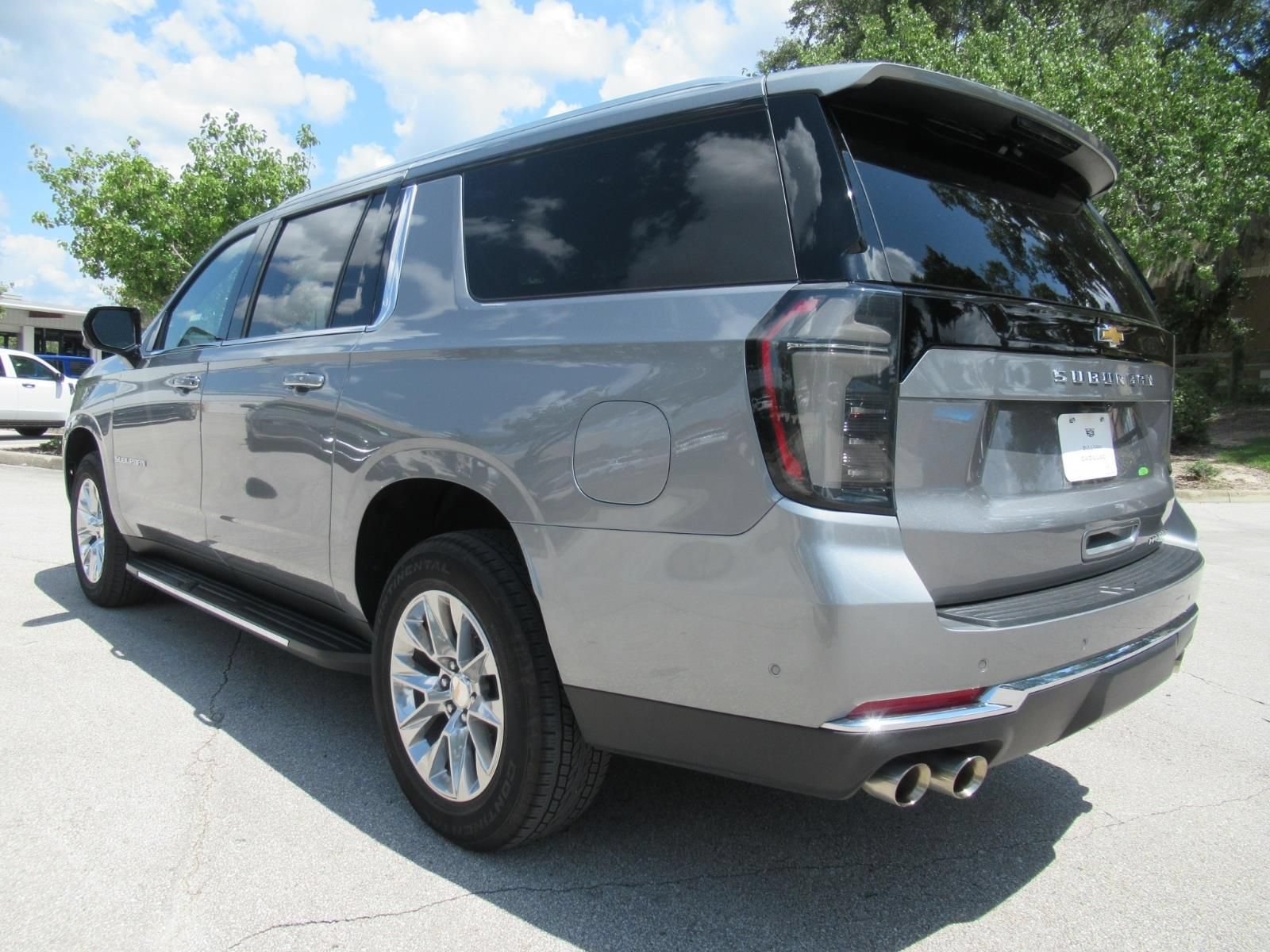 Used 2026 Chevrolet Suburban Premier AWD/4WD image 5