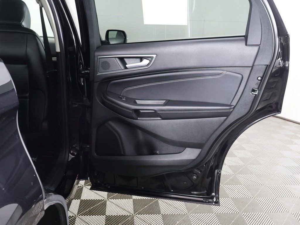 Used 2022 Ford Edge Titanium image 25