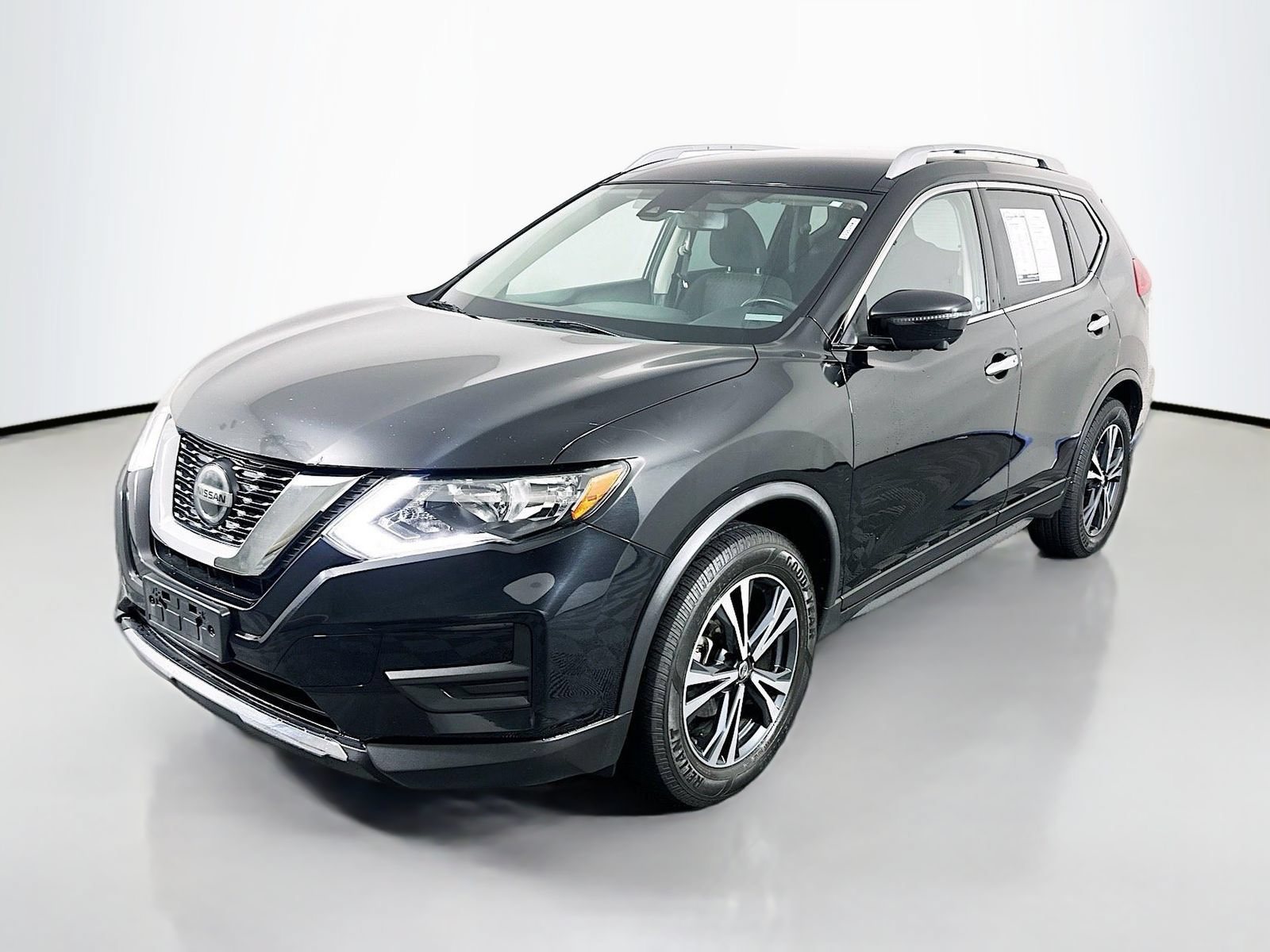 Used 2020 Nissan Rogue SV w/ Premium Package FWD image 3