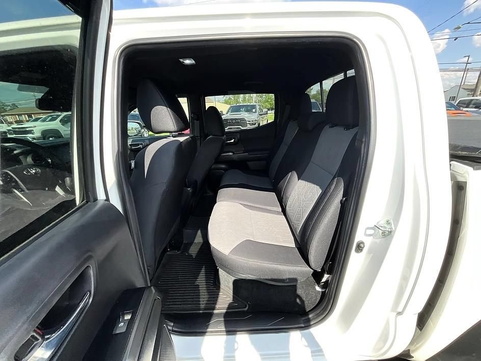 Used 2023 Toyota Tacoma TRD Off-Road AWD/4WD image 27