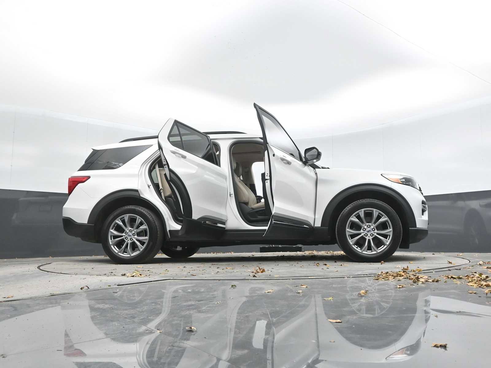 Used 2022 Ford Explorer XLT w/ Equipment Group 202A image 45