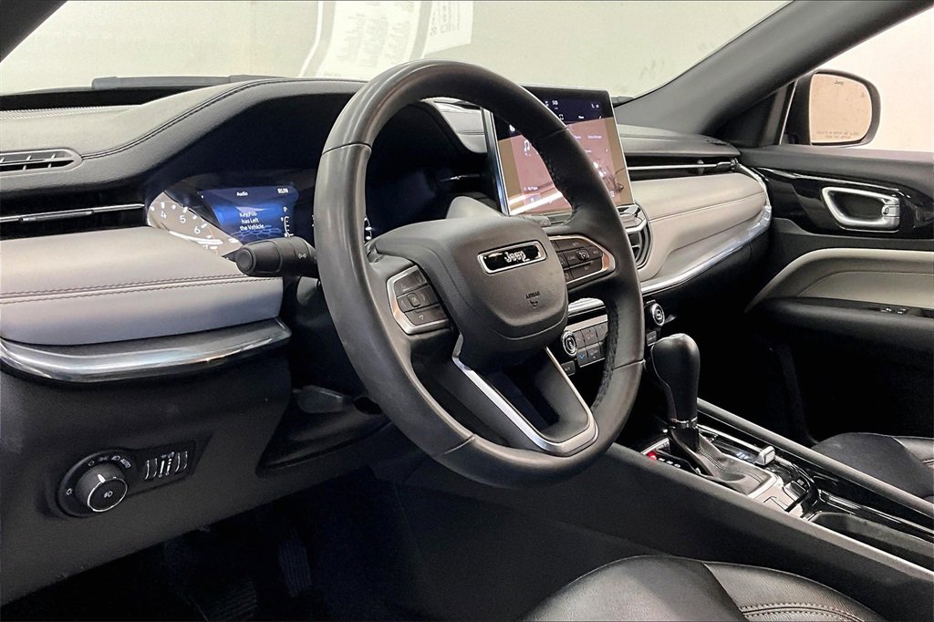 Used 2024 Jeep Compass Limited image 13