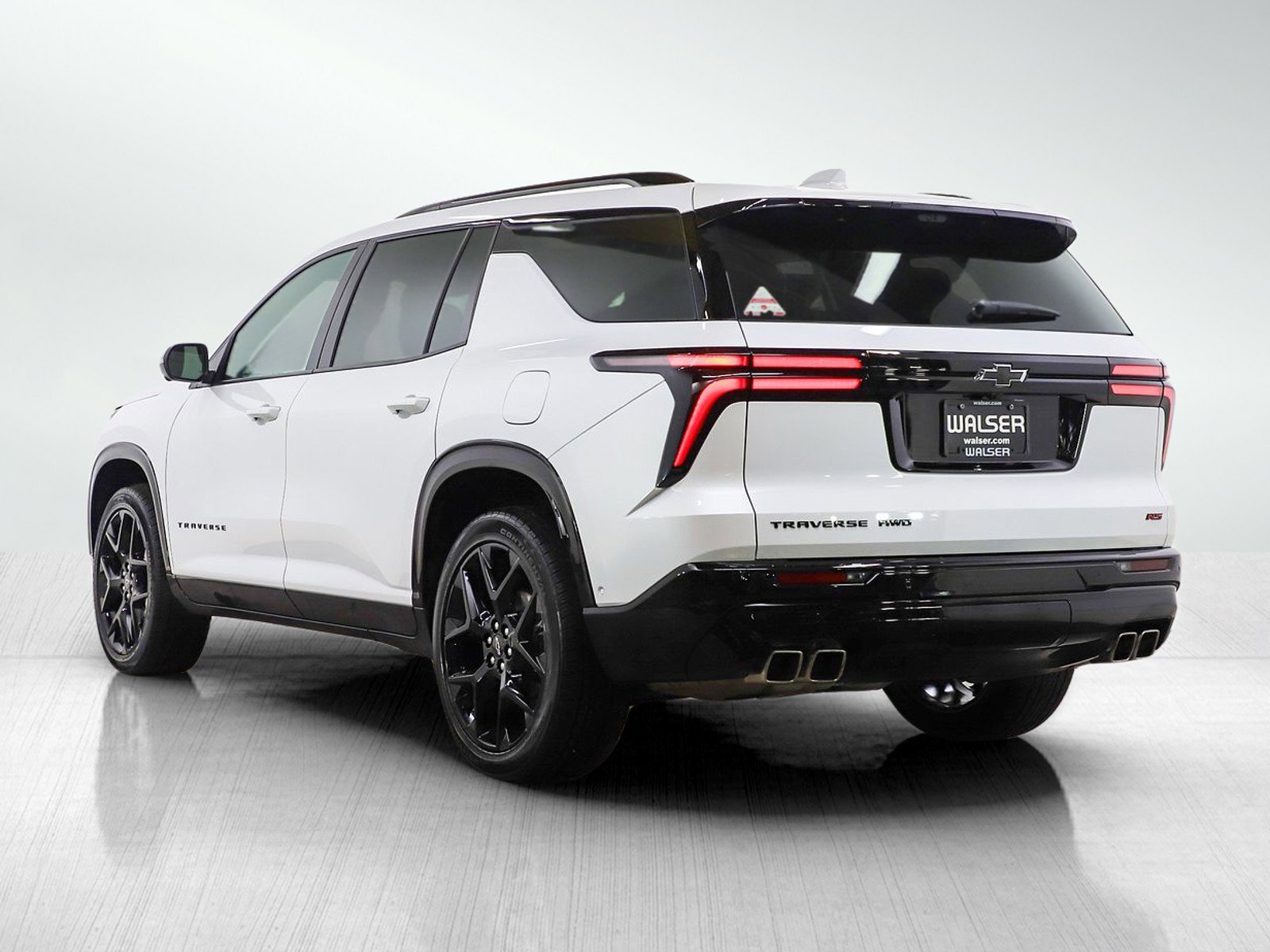 Used 2024 Chevrolet Traverse RS image 3