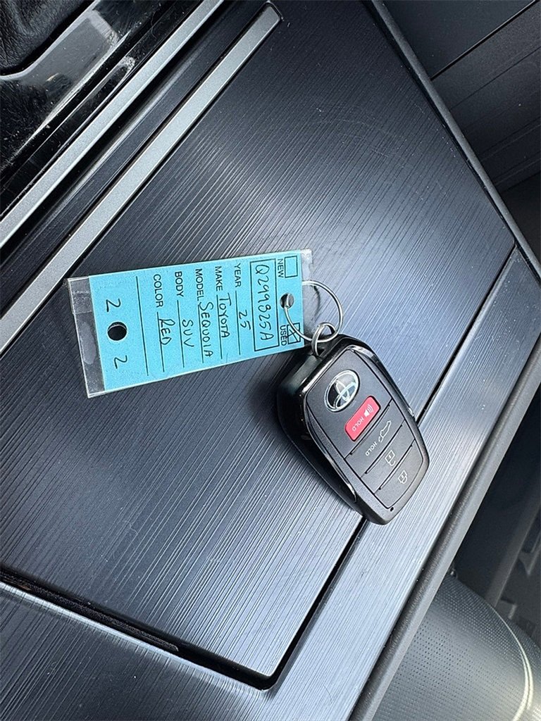 Used 2025 Toyota Sequoia Platinum image 36