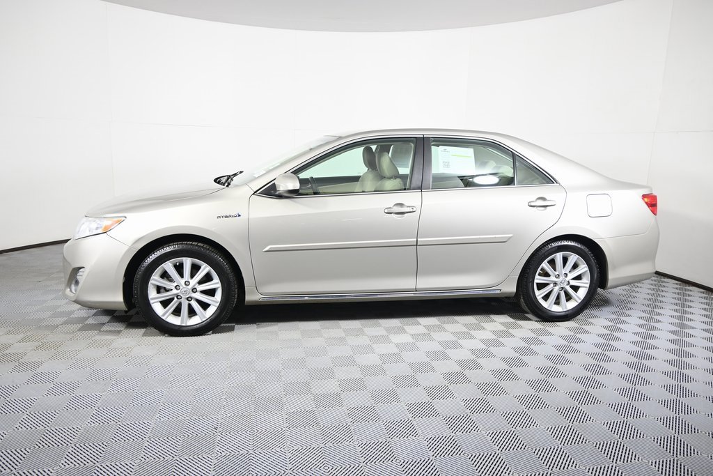 Used 2014 Toyota Camry LE image 2