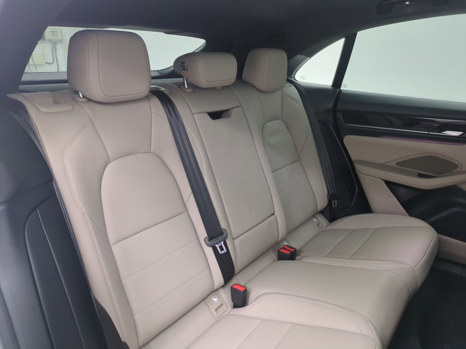 Certified 2025 Porsche Macan Electric RWD image 23