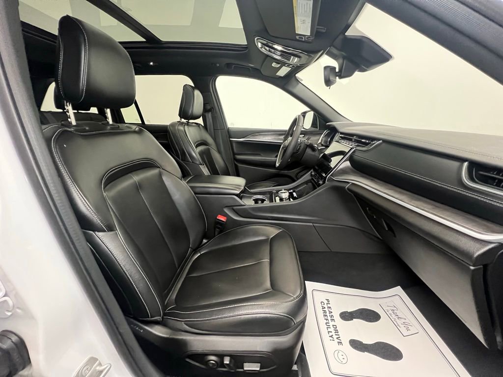 Used 2024 Jeep Grand Cherokee Limited image 9