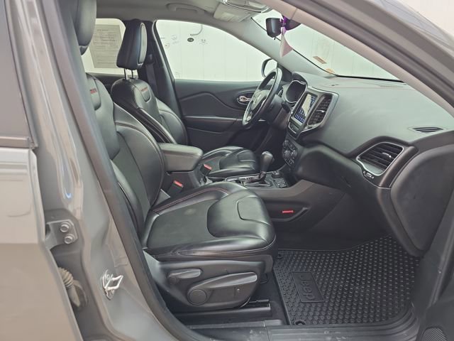 Used 2019 Jeep Cherokee Trailhawk w/ Cold Weather Group image 34