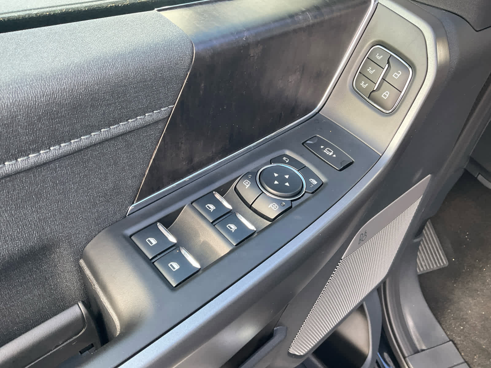 New 2026 Ford F250 Lariat w/ FX4 Off-Road Package image 18