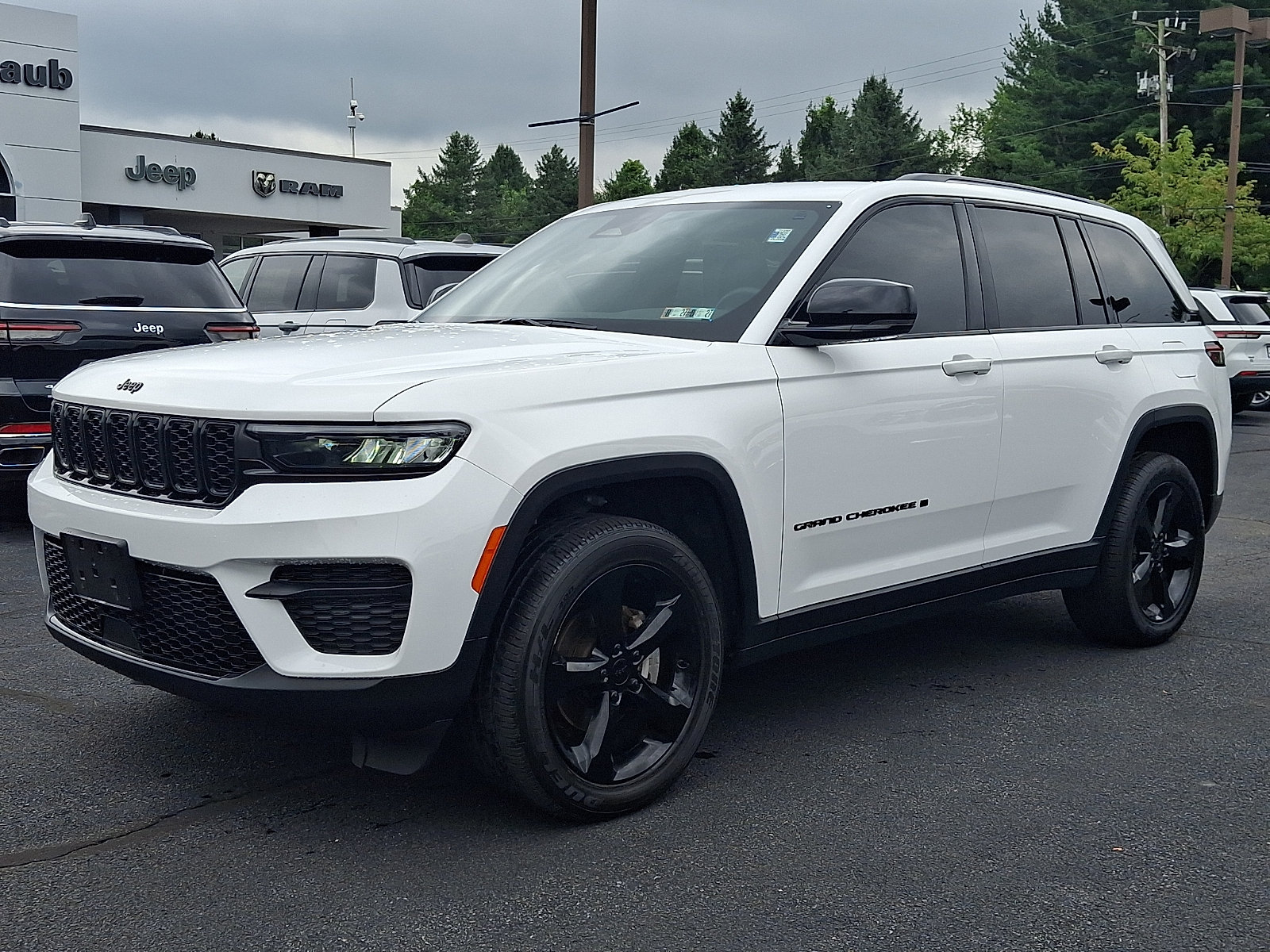 Used 2023 Jeep Grand Cherokee Altitude