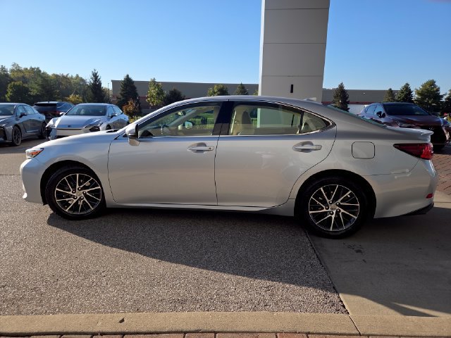 Used 2016 Lexus ES 350 w/ Luxury Package w/Wood Trim FWD image 25