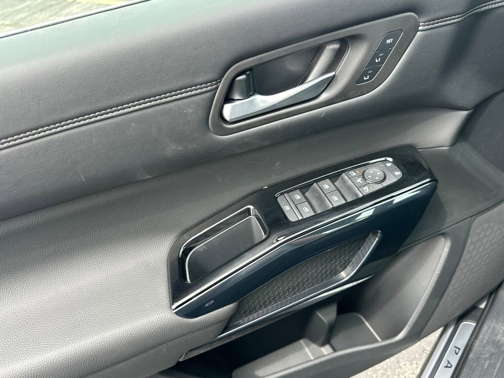 New 2026 Nissan Pathfinder Platinum AWD/4WD image 10