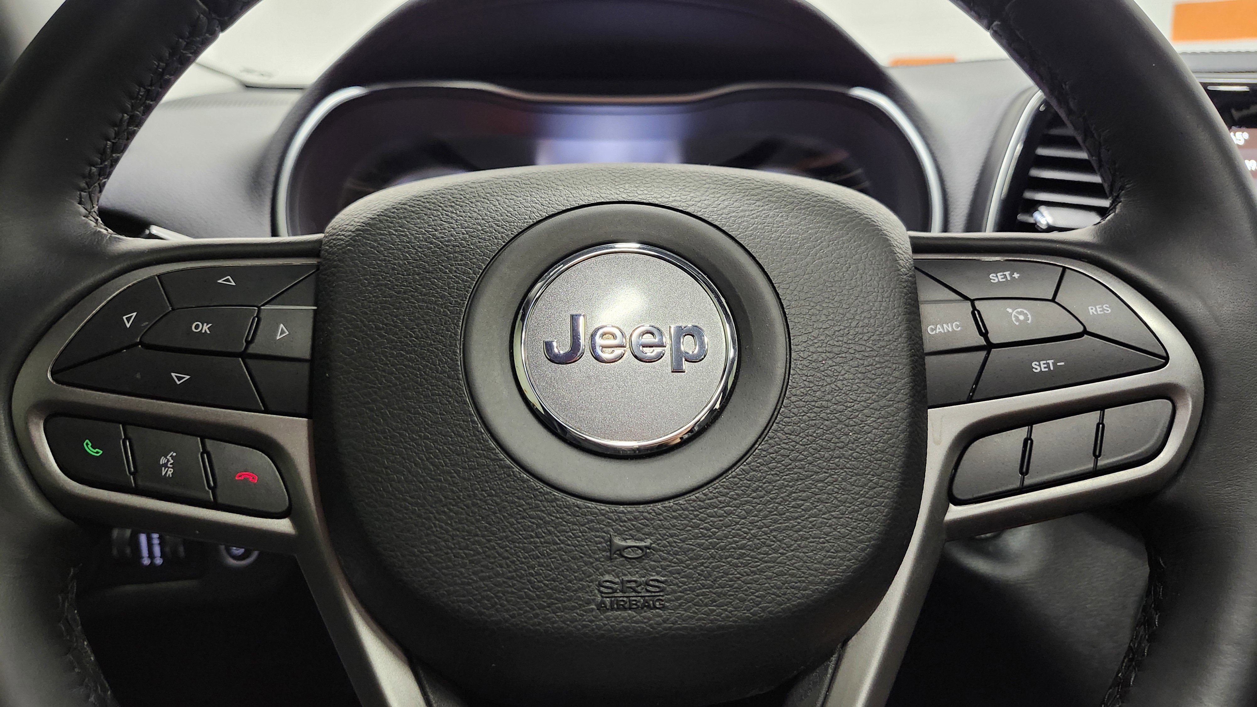 Used 2020 Jeep Cherokee Limited image 29