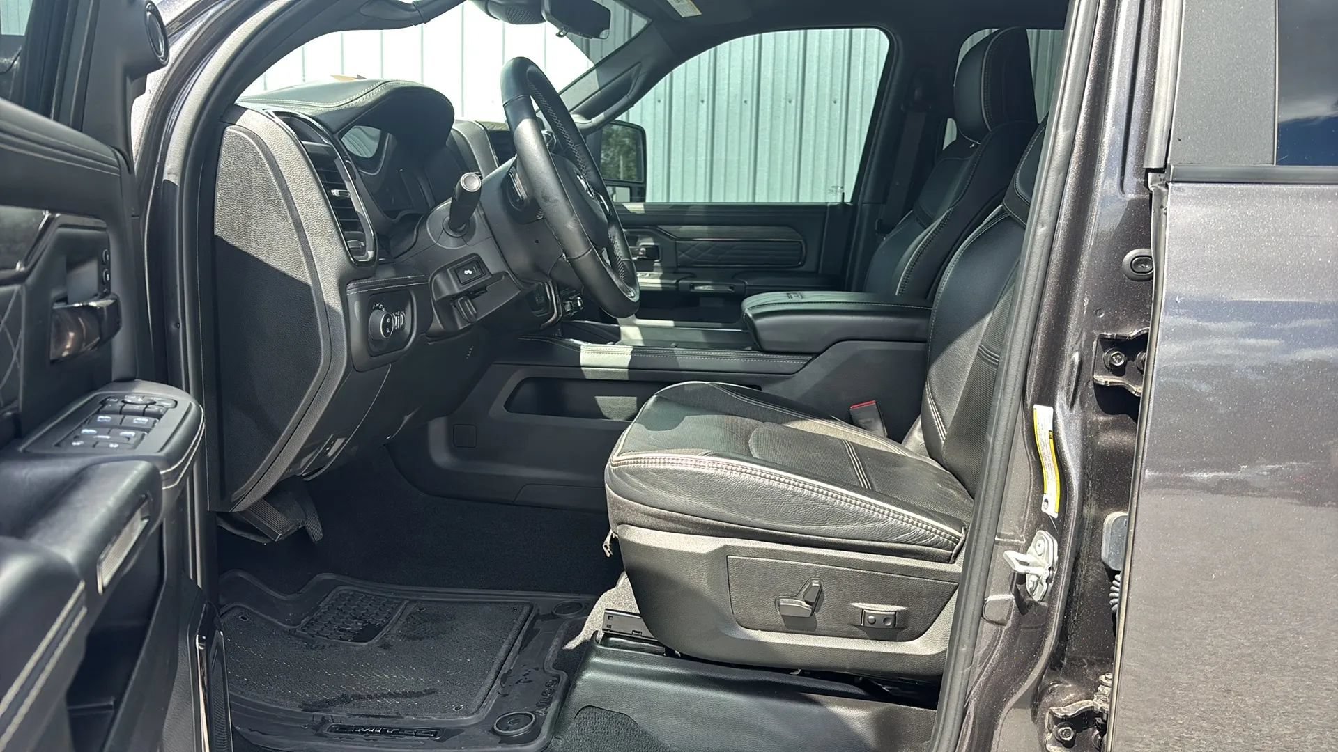 Used 2025 RAM 2500 Limited AWD/4WD image 23