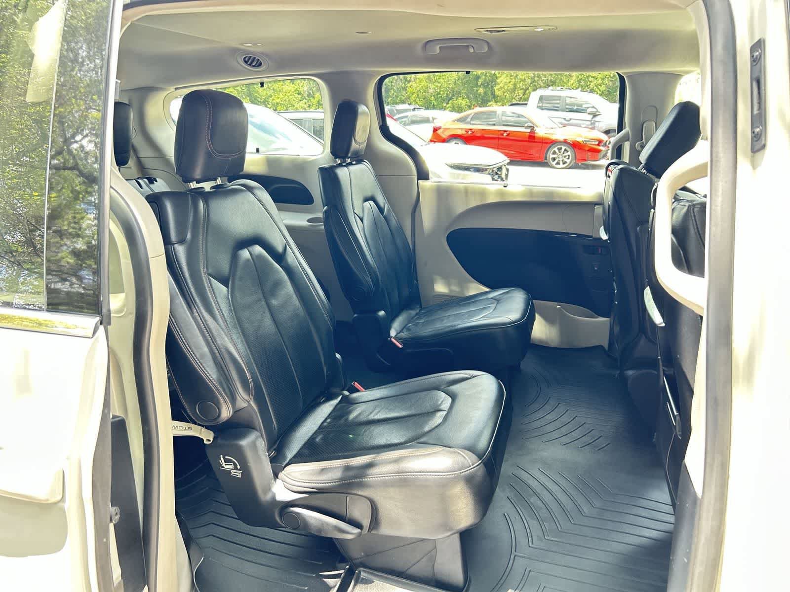 Used 2020 Chrysler Pacifica Touring-L Plus FWD image 13
