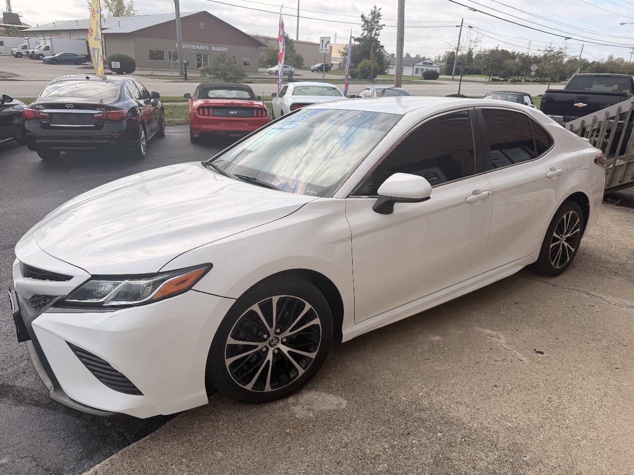 Used 2018 Toyota Camry SE FWD image 4