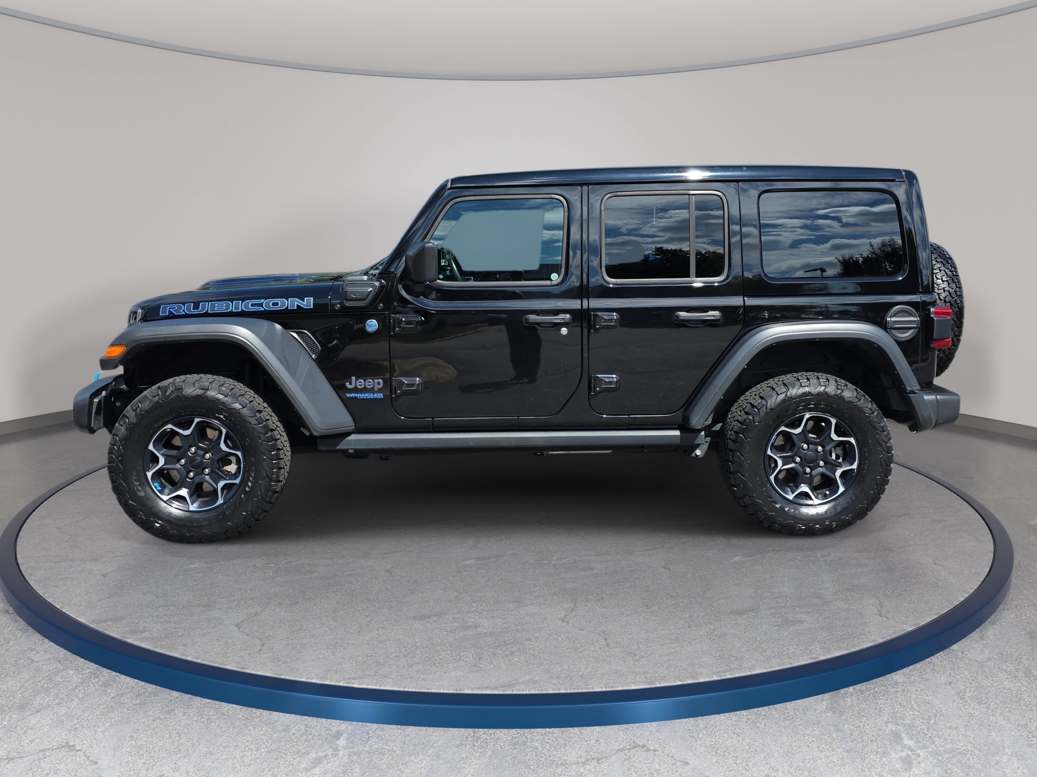 Used 2022 Jeep Wrangler Unlimited Rubicon 4xe w/ Cold Weather Group AWD/4WD image 8