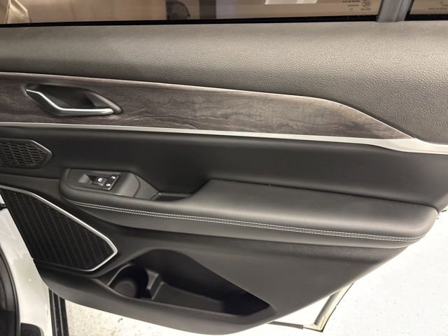 Used 2022 Jeep Grand Cherokee L Limited image 32