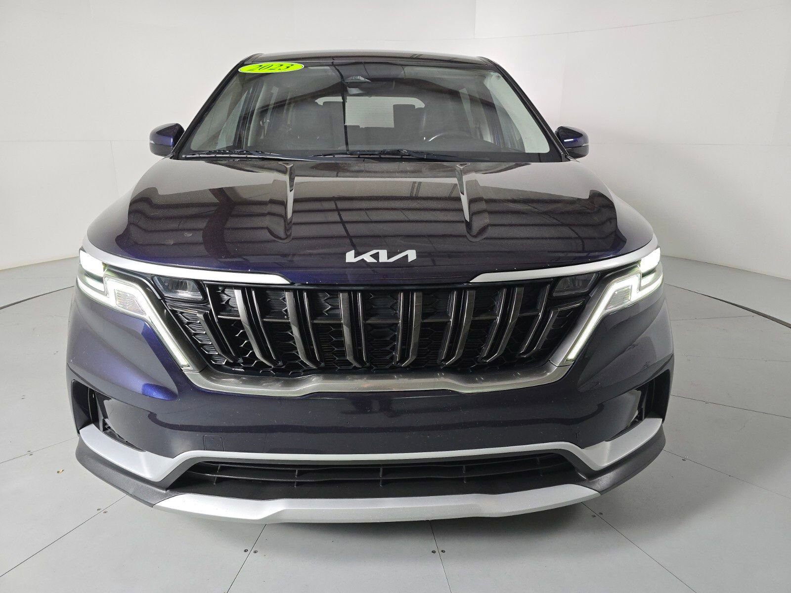 Used 2023 Kia Carnival LX image 8