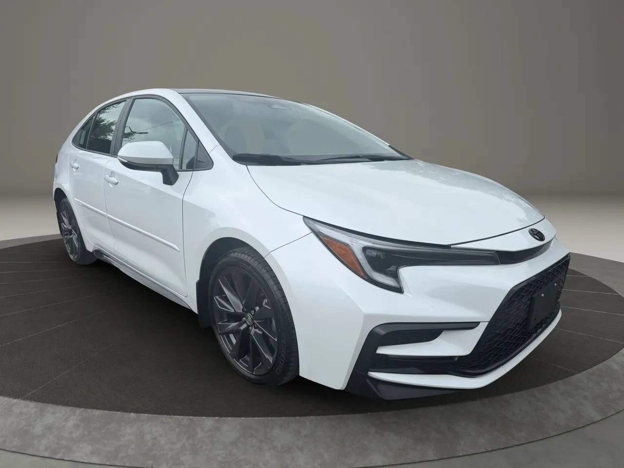 Used 2025 Toyota Corolla XSE FWD image 3