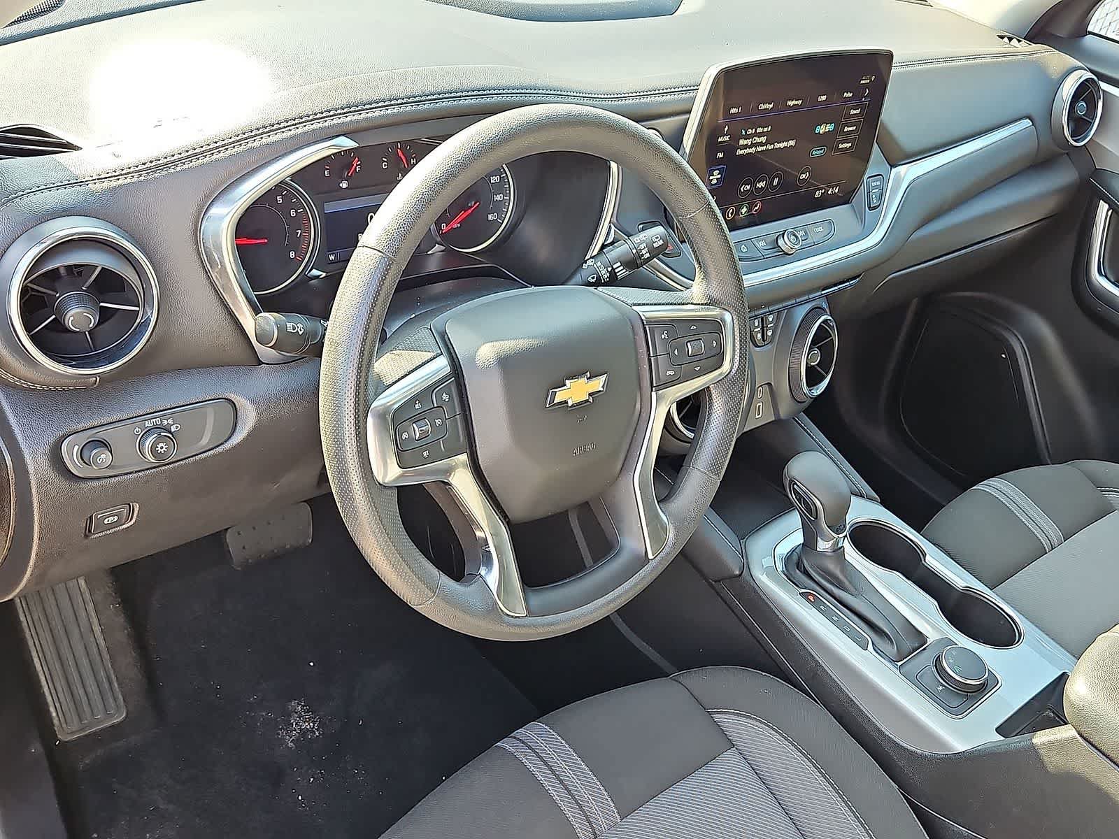 Used 2025 Chevrolet Blazer LT FWD image 16