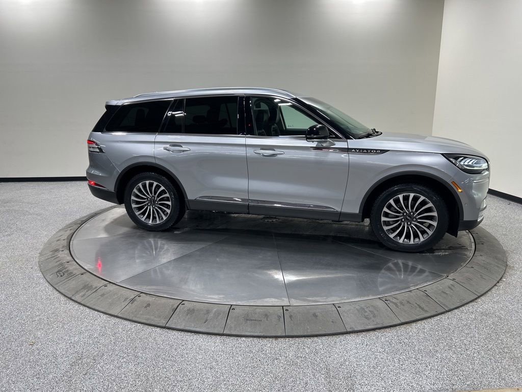 Certified 2020 Lincoln Aviator Reserve w/ Elements Package Plus image 5