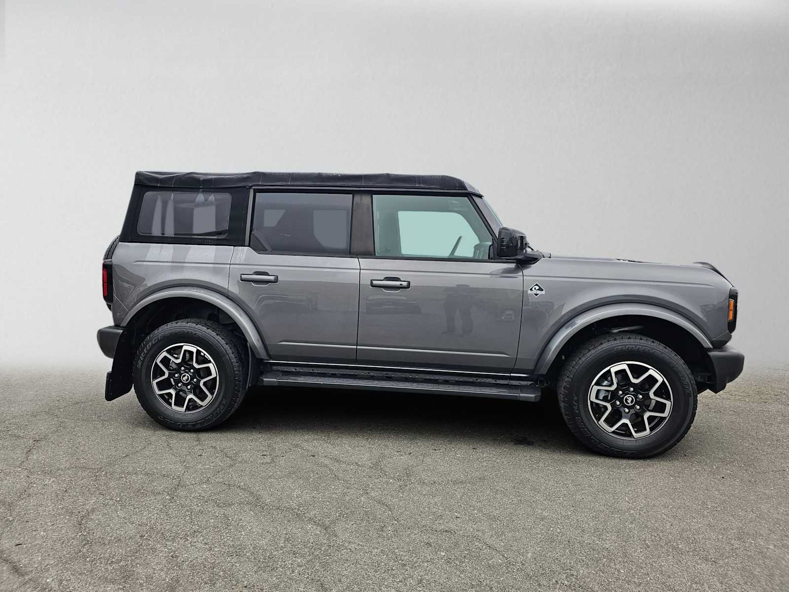 Used 2023 Ford Bronco Outer Banks AWD/4WD image 2
