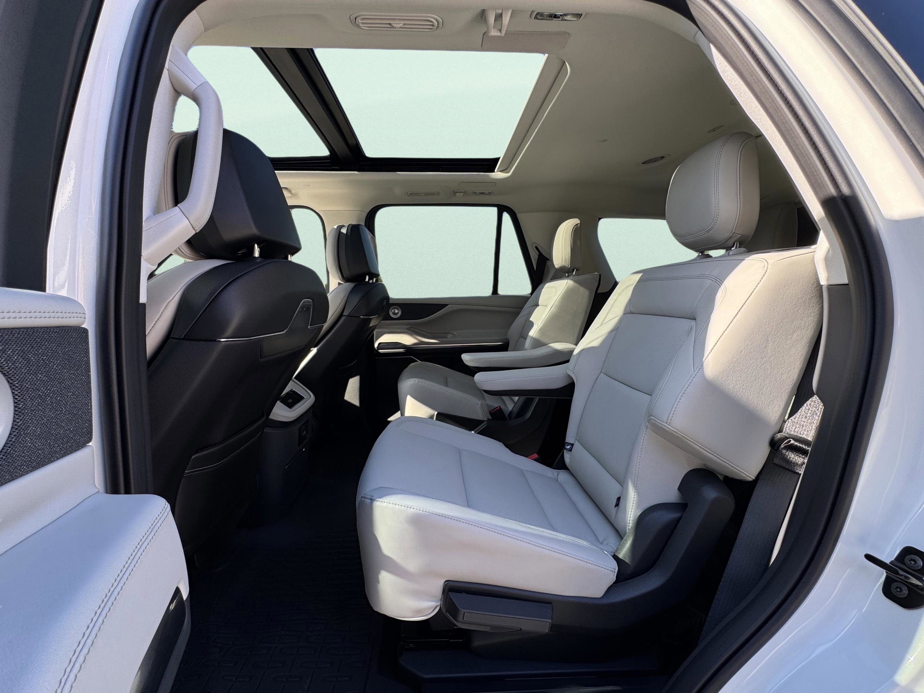 Used 2025 Lincoln Navigator Reserve AWD/4WD image 15