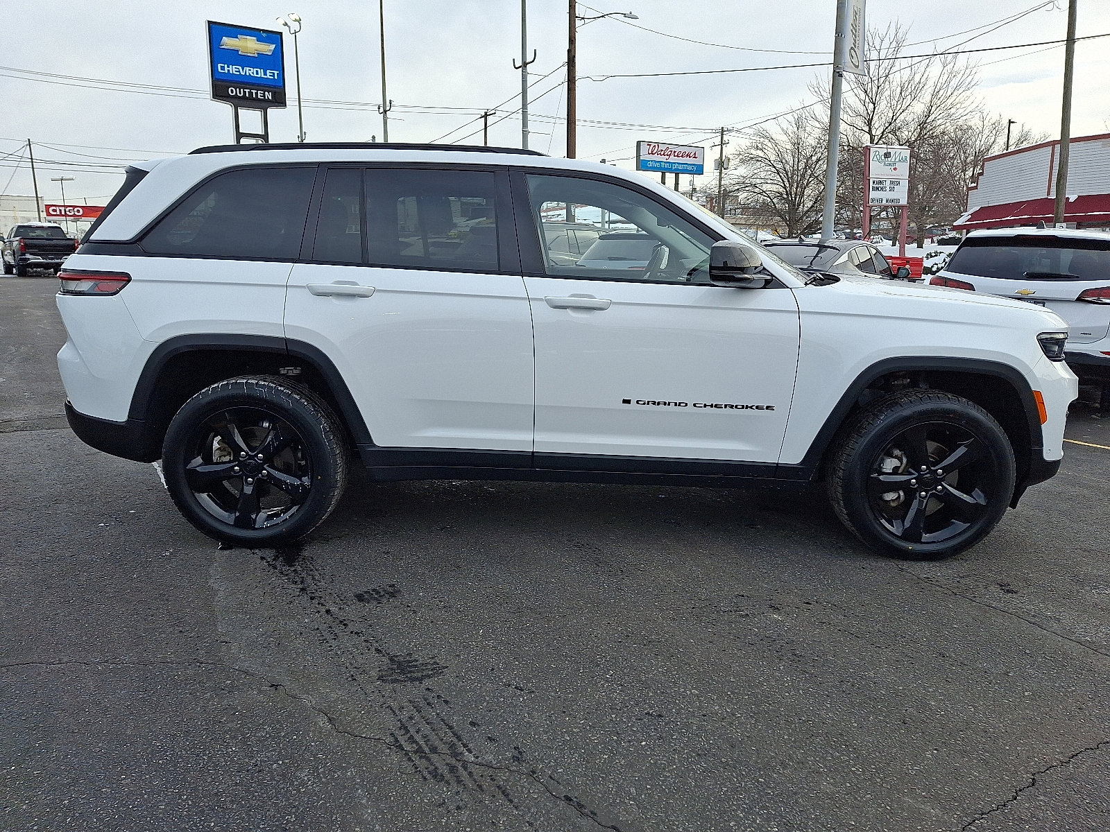 Used 2023 Jeep Grand Cherokee Limited w/ Luxury Tech Group II image 6