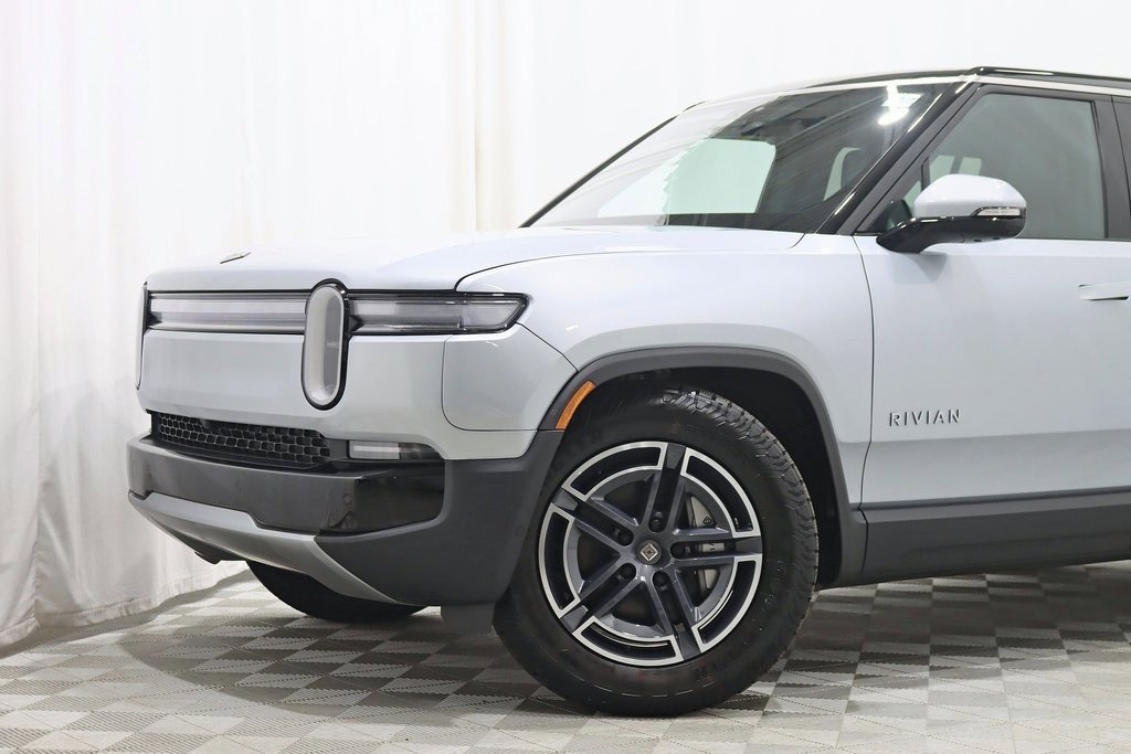 Used 2025 Rivian R1S Adventure image 2