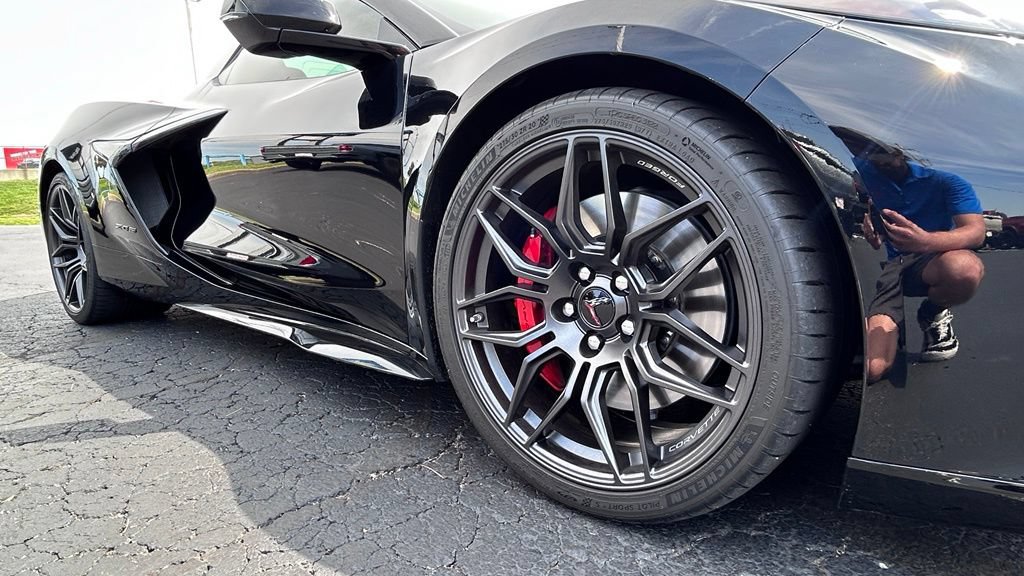 Used 2024 Chevrolet Corvette Z06 RWD image 11