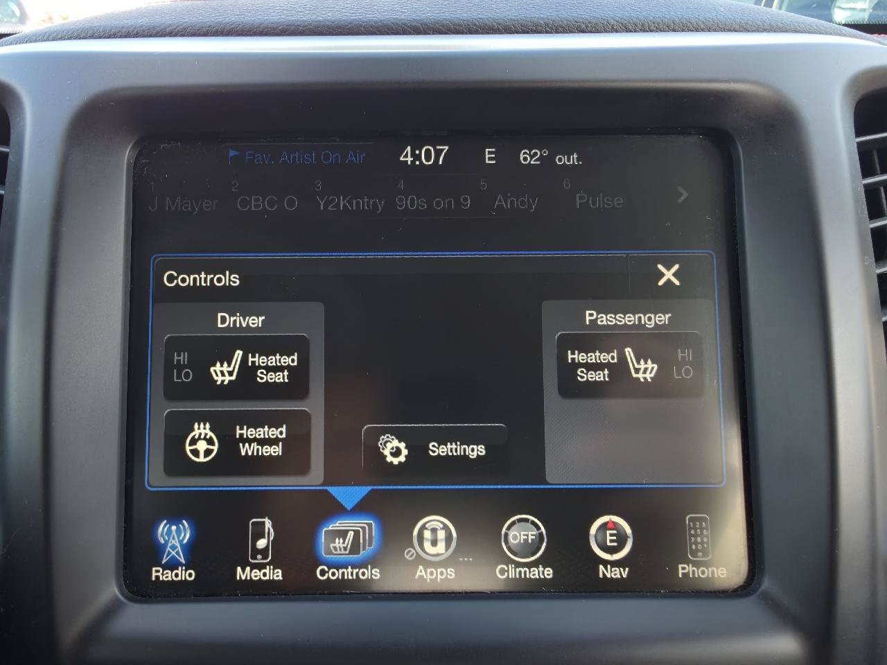 Used 2015 Jeep Cherokee Trailhawk w/ Cold Weather Group AWD/4WD image 32