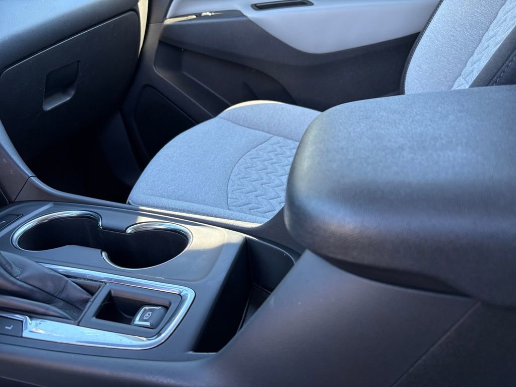 Used 2022 Chevrolet Equinox LT image 2