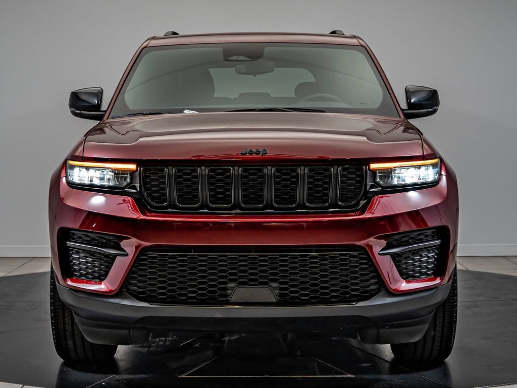 Used 2023 Jeep Grand Cherokee Altitude RWD image 2
