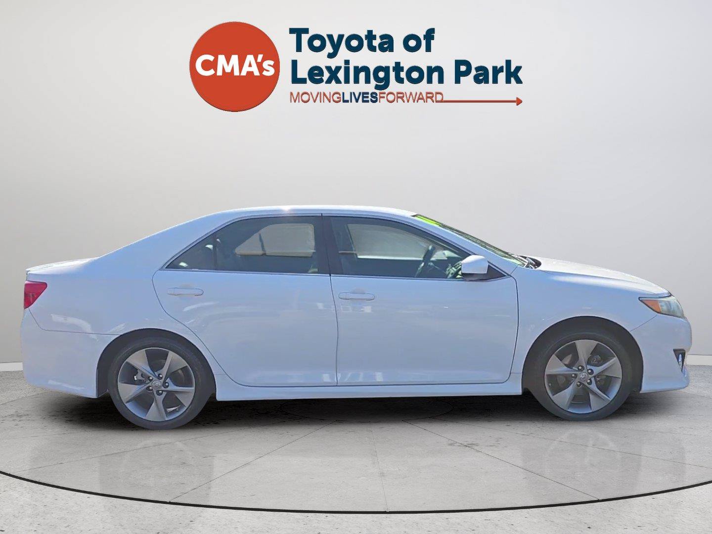 Used 2014 Toyota Camry SE FWD image 6