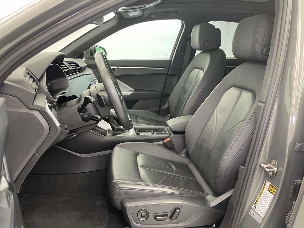 Certified 2025 Audi Q3 2.0T Premium AWD/4WD image 5