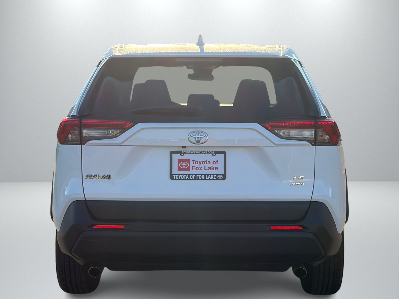 Used 2024 Toyota RAV4 LE AWD/4WD image 4
