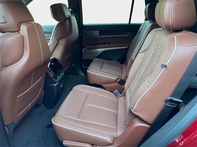 New 2026 Cadillac Vistiq Platinum w/ LPO, Floor Liner Package image 12